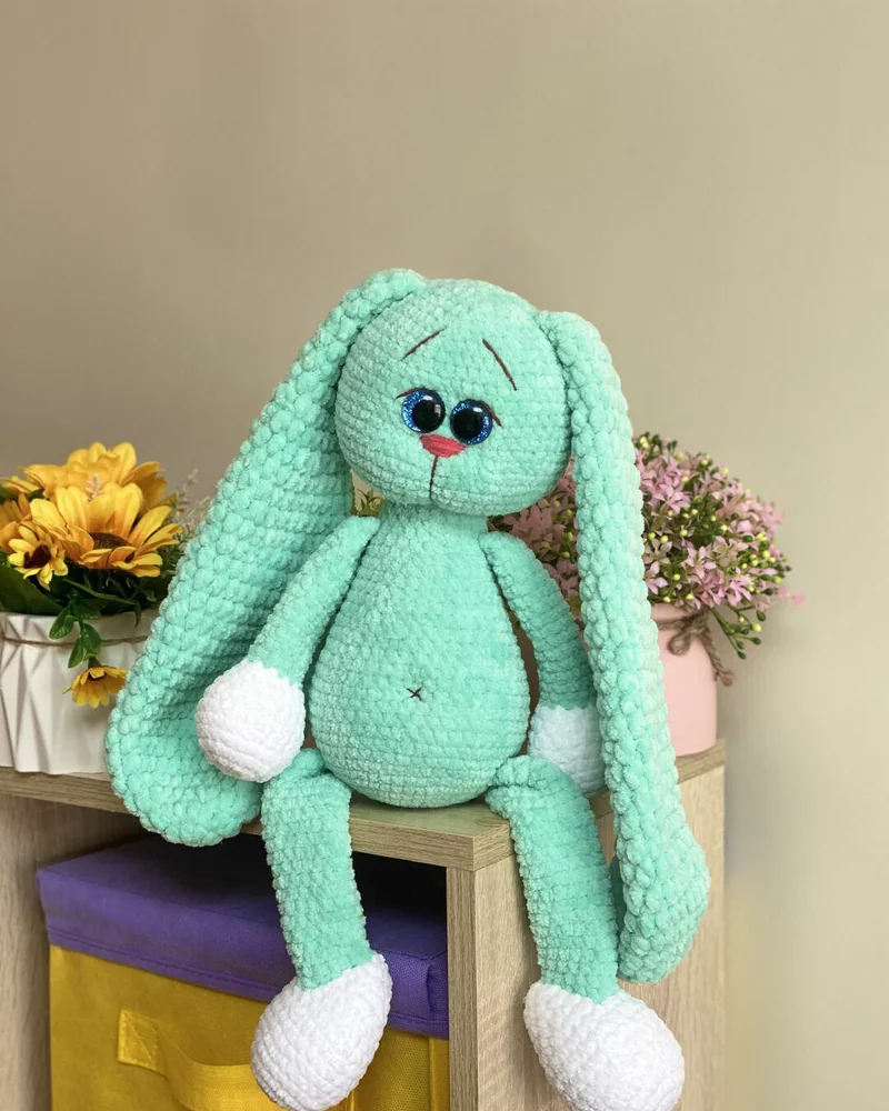Вязаная зайка амигуруми