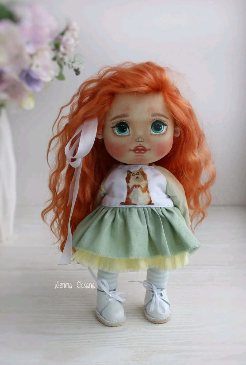 Интерьерная текстильная кукла в зелёном платье