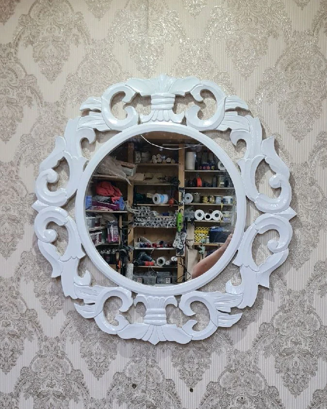 Круглое настенное зеркало в резной раме (золото) — Основной