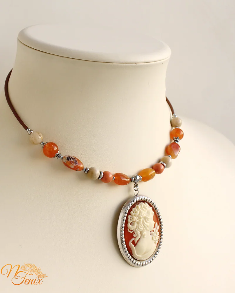 Колье "Девушка" с Кораллом, Агатом, Кварцем, Swarovski