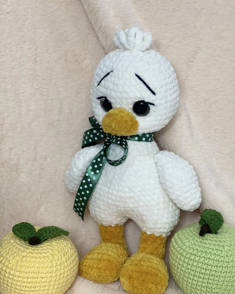 Вязаный белый утёнок амигуруми