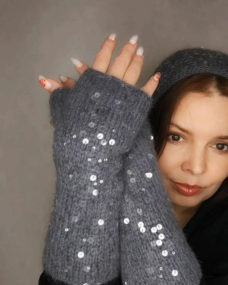 Серый чепчик с пайетками из шерсти Серый