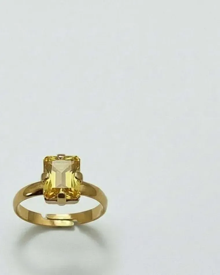 Кольцо с цирконом, багет 6×8 — «Капля солнца», жёлтый
