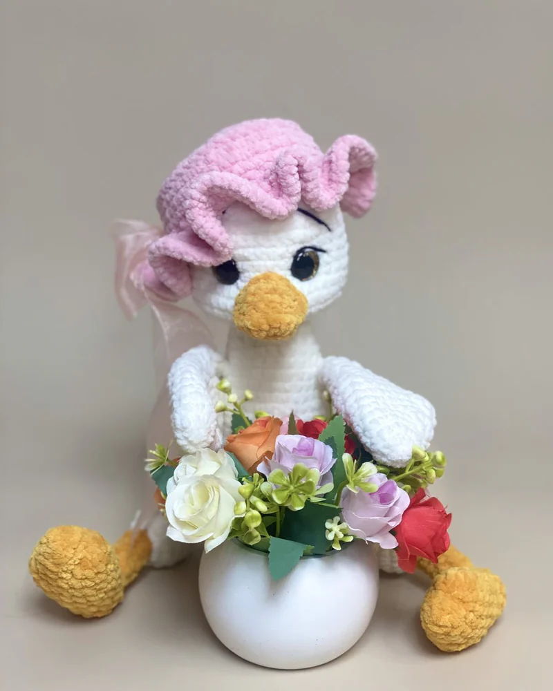 Вязаный белый гусь амигуруми