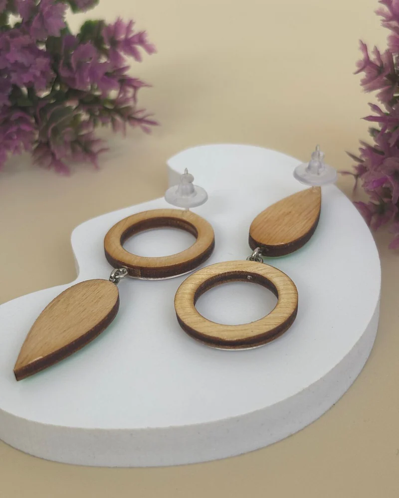 Серьги большие.Серьги из дерева асимметричные