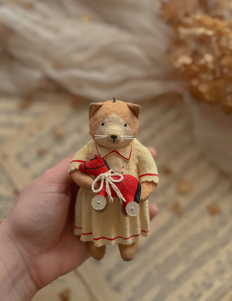 Кошечка с лошадкой из ваты