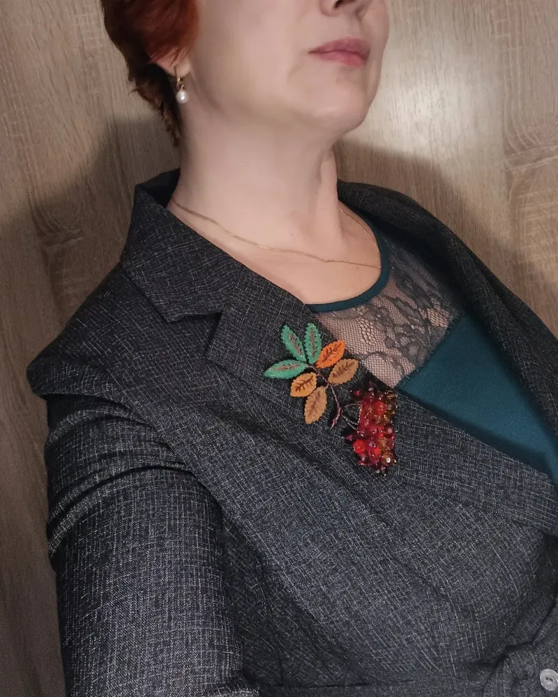Брошь «Рябина»