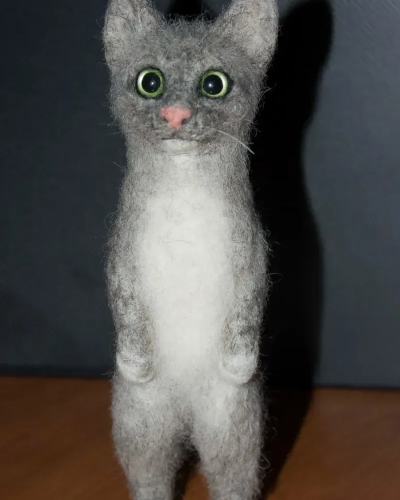 Любопытный котёнок, валяная игрушка — Основной