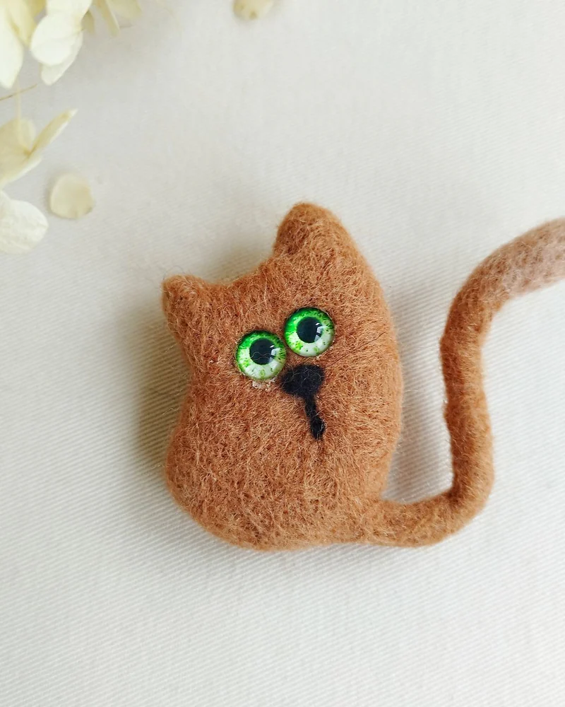Белый кот, рыжий кот, черная кошка, Брошь-булавка из шерсти