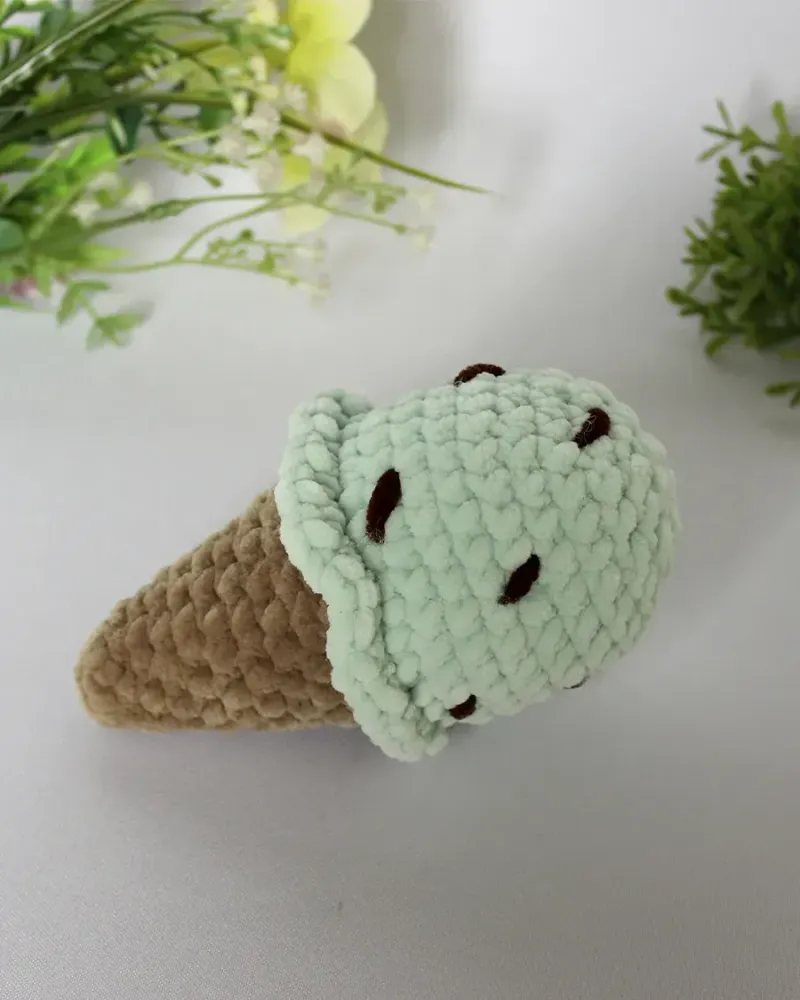 Мягкая вязаная игрушка «Мороженое» плюшевое — Бежевый и зеленый