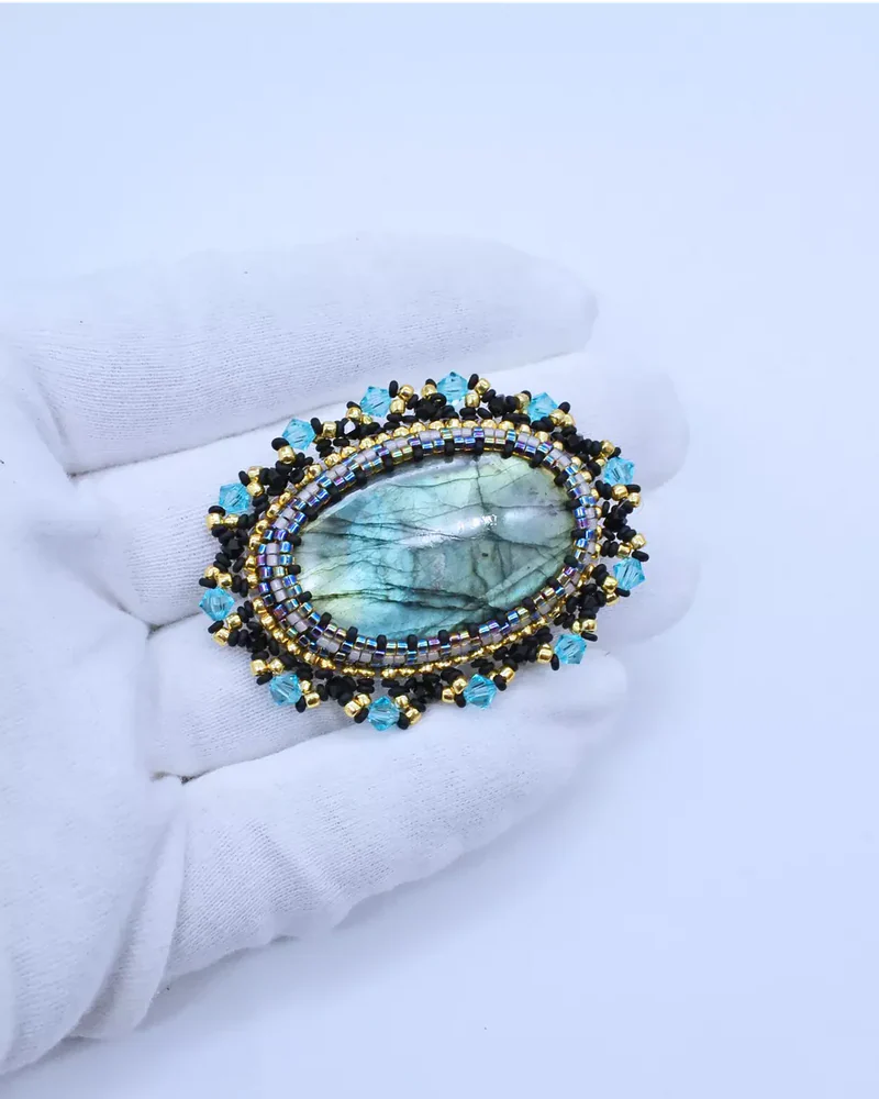 Авторская брошь с лабрадором и Swarovski