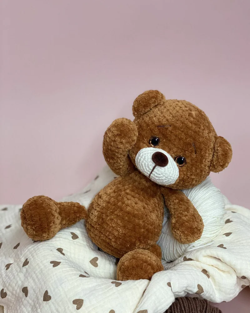 Вязаный коричневый мишка амигуруми
