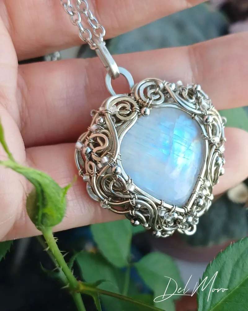 Кулон с камнем лунный камень кулон сердце адуляр "Ice" — голубой