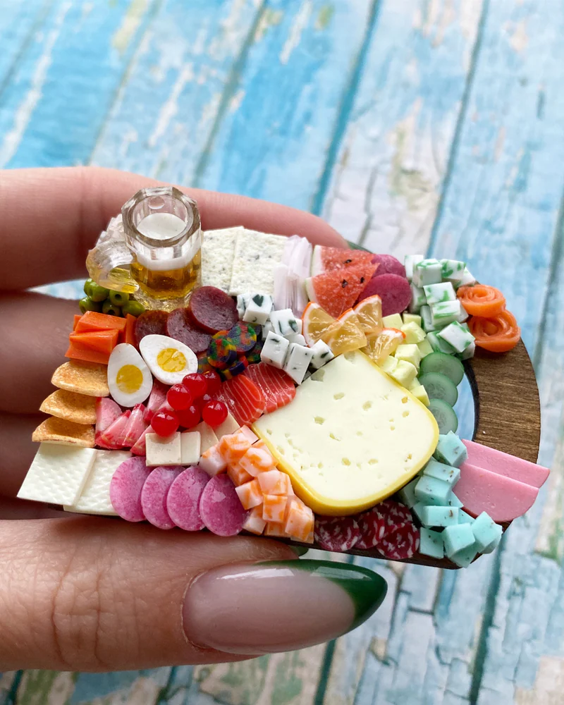 Кукольная Миниатюра «Доска с сыром и пивом»