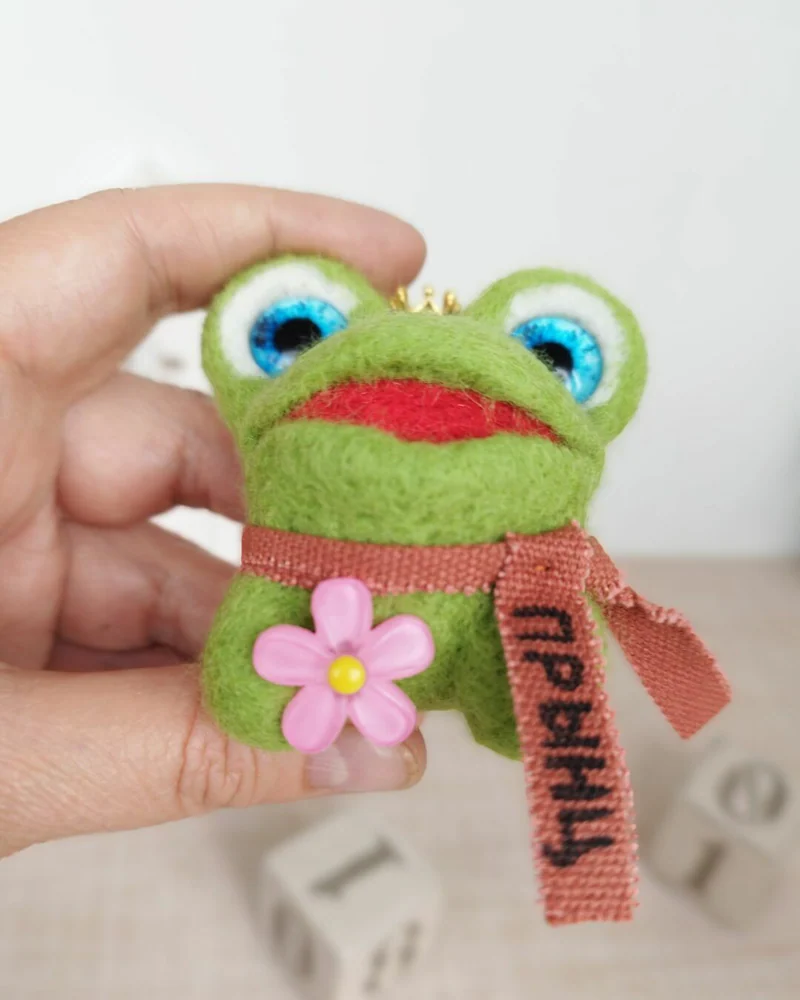 Царевна лягушка игрушка из шерсти, Маленький лягушонок