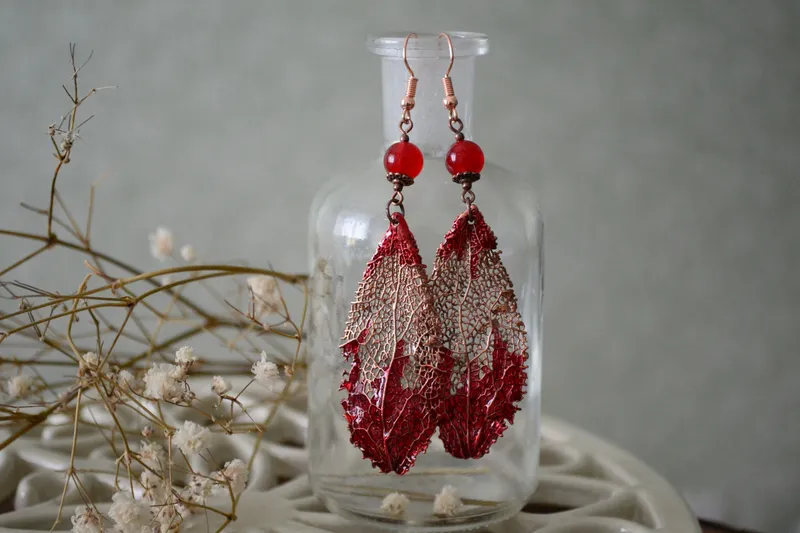 Серьги из лепестков физалиса
