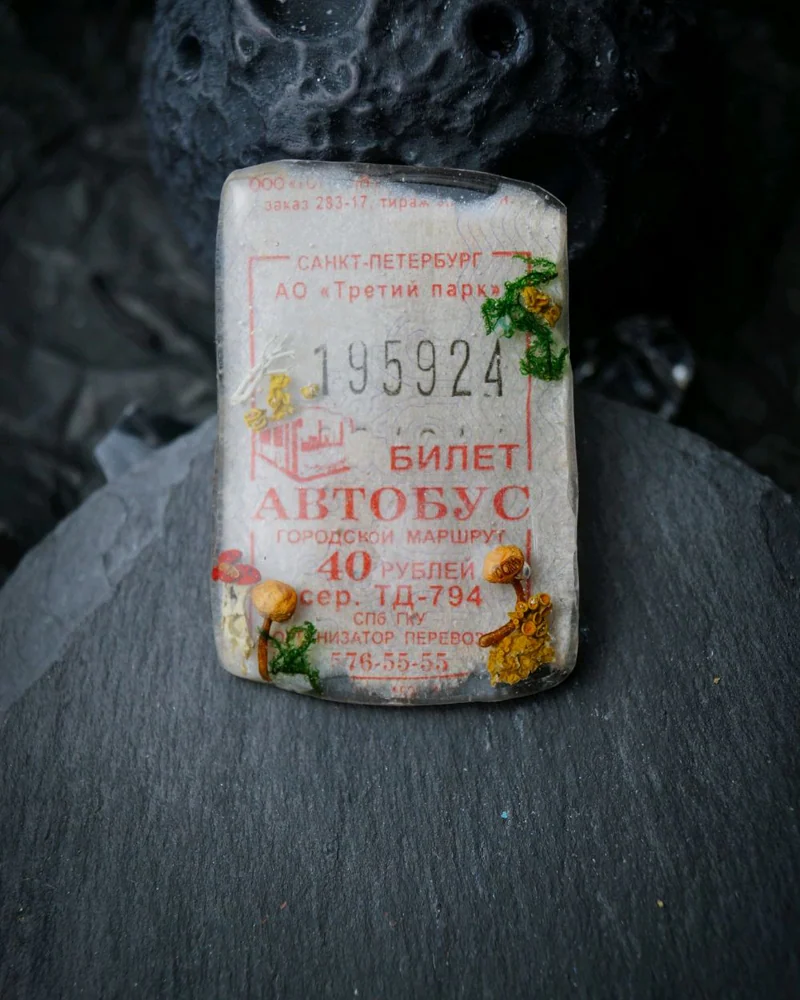 Брошь счастливый билет