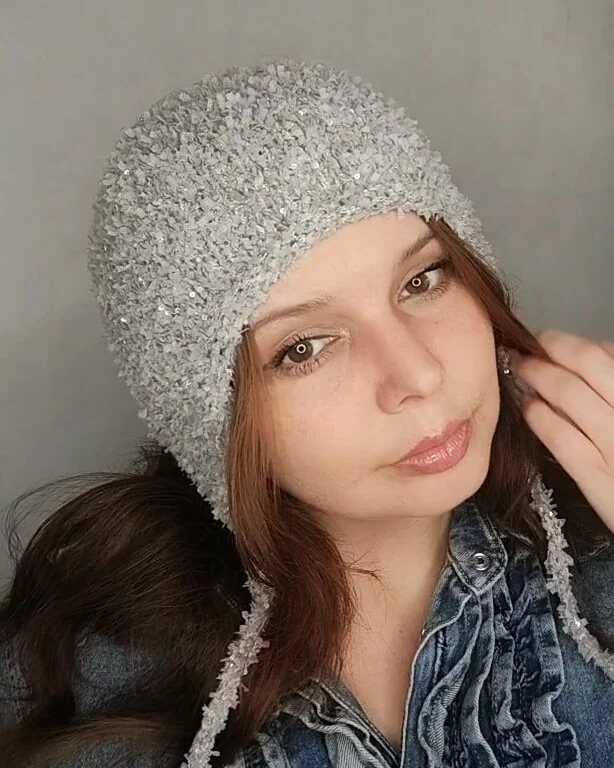 Шапка чепчик шлем, шапка с пайетками серебристая