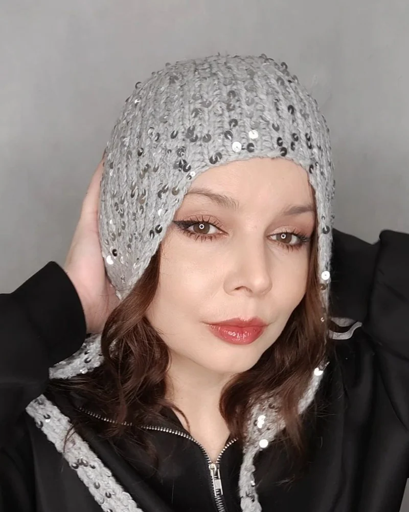Шапка чепчик шлем, шапка серая с пайетками