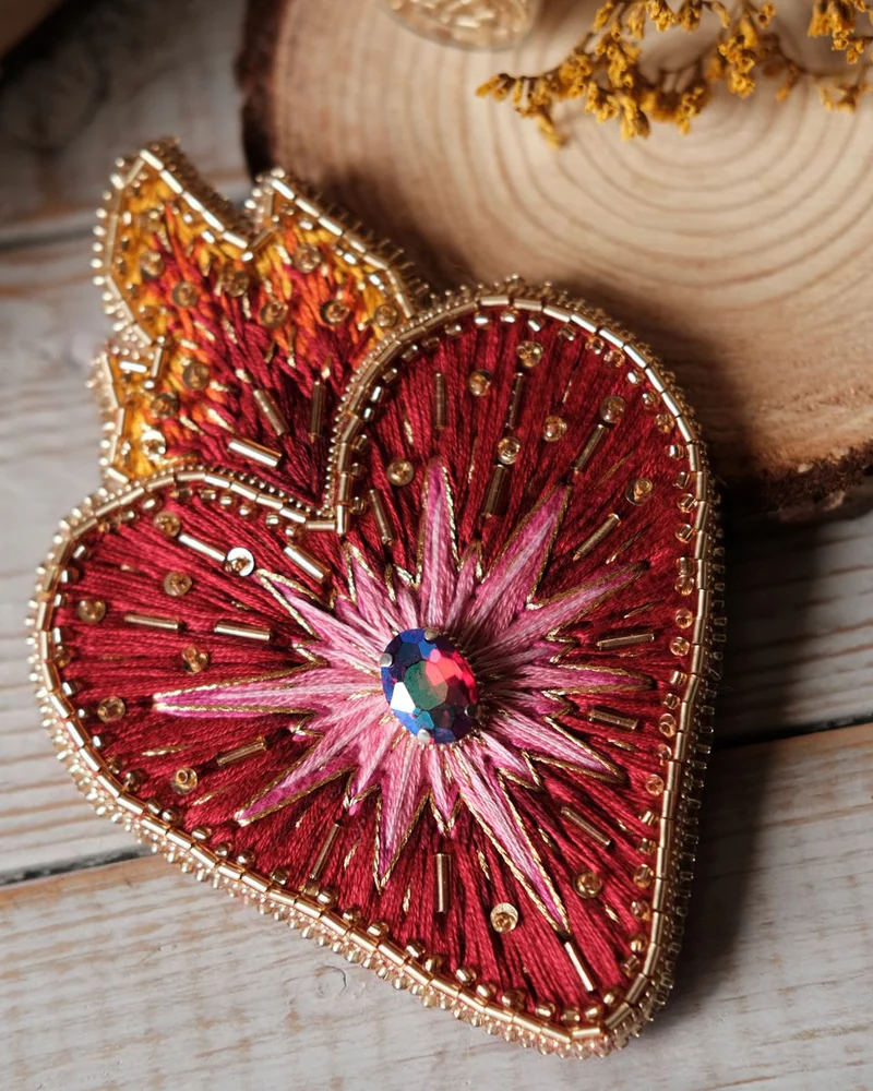 Брошь «Sacred Heart» с ручной вышивкой