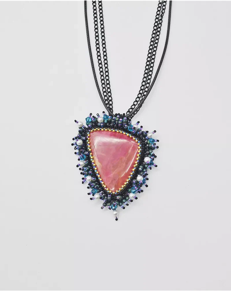 Кулон с родонитом и кристаллами Swarovski