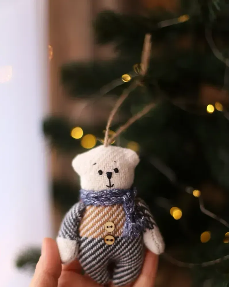 Ёлочная игрушка «Мишка» из полульна — Основной