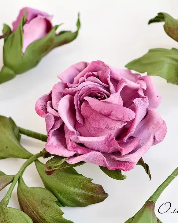 Цветы из кожи Чайные розы комплект украшений из кожи колье и браслет