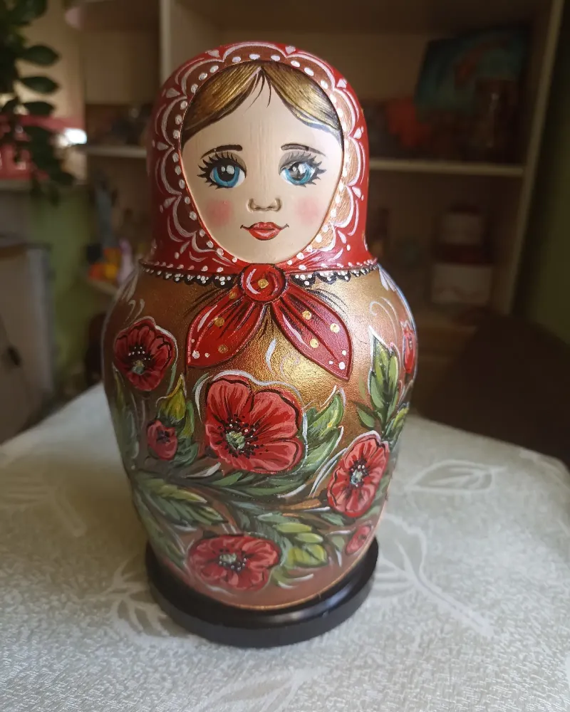 Матрёшка СССР с авторской росписью, красная — Красная