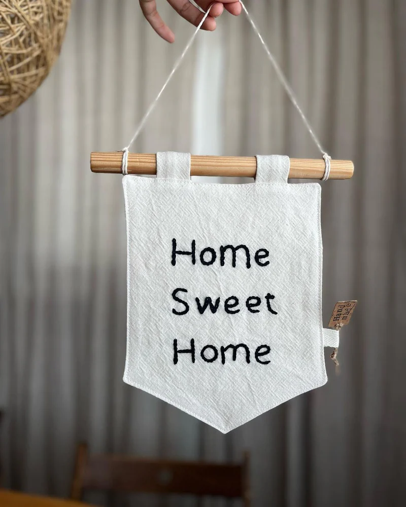 Настенное панно Home Sweet Home — флажок с вышивкой