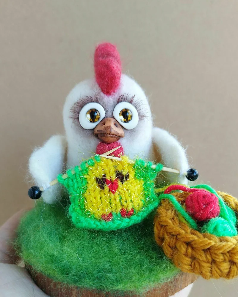 Курица игрушка из шерсти, Войлочная игрушка курочка