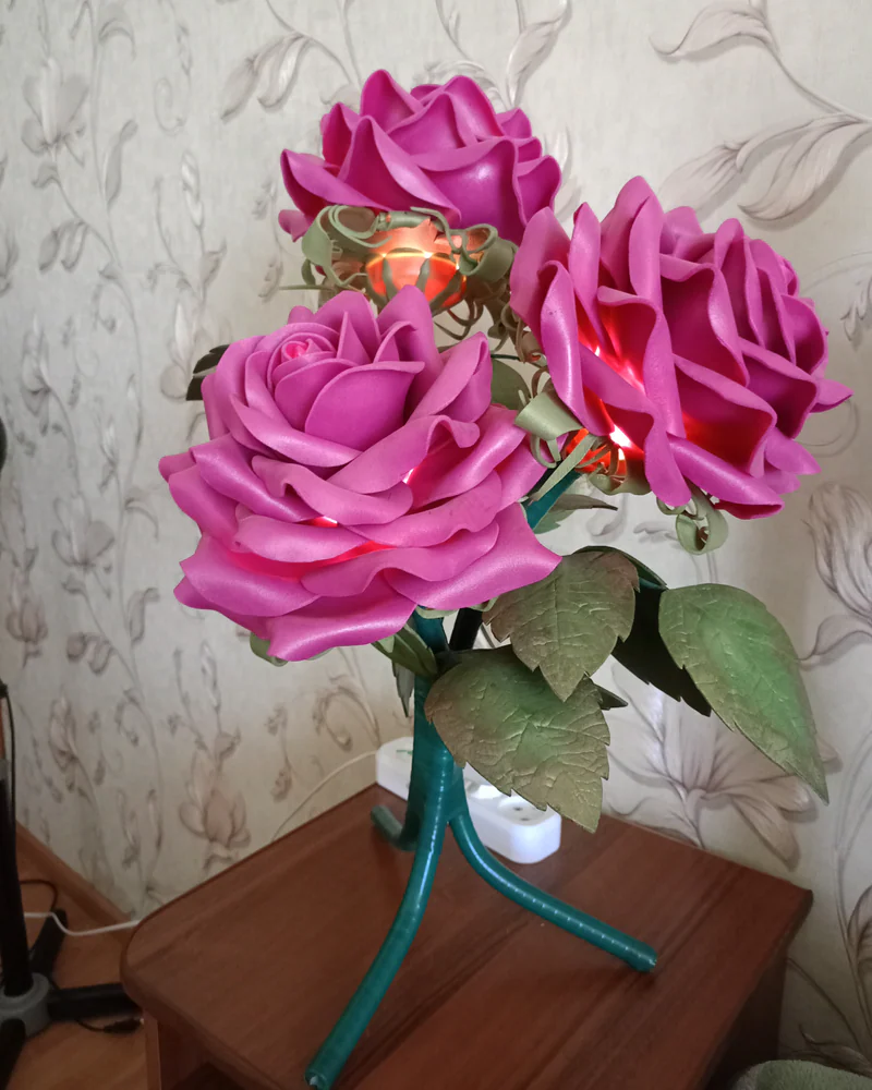 Ночник КУСТ из 3-х РОЗ из изолона. Подарок на любой случай.