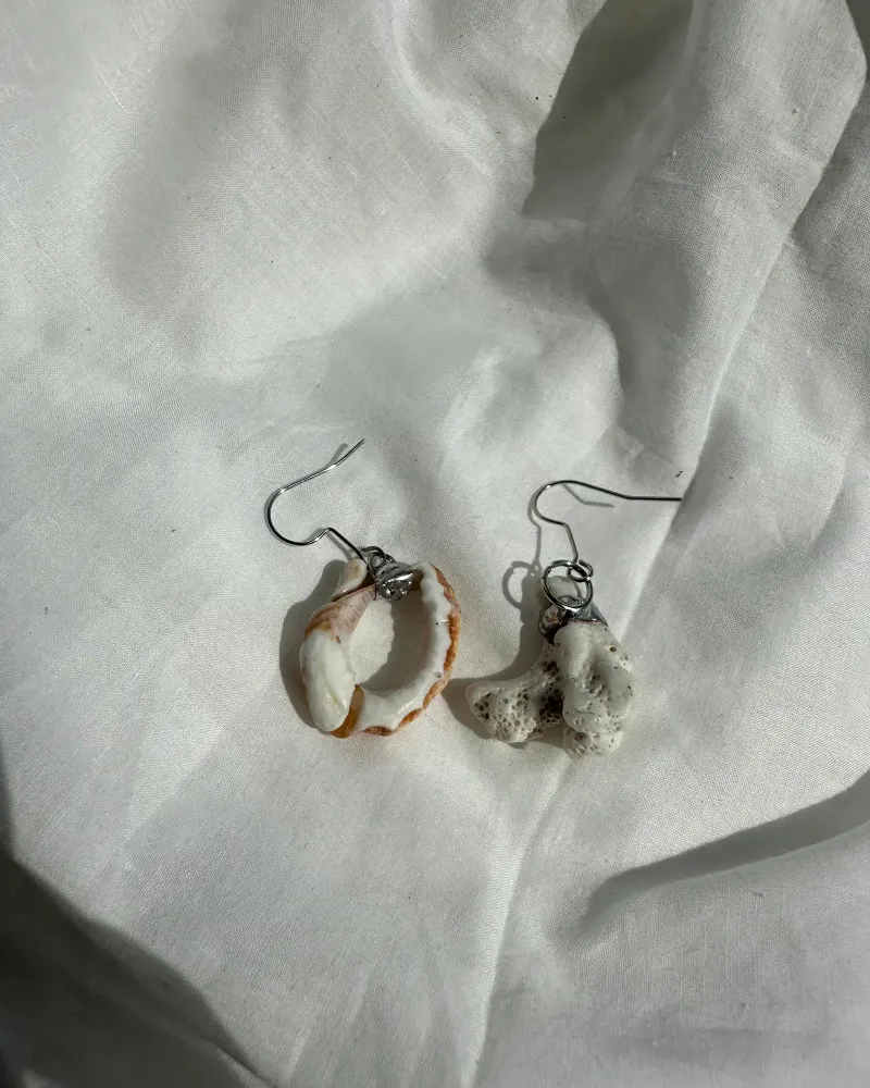 Серьги русалки из ракушки и коралла с берега Шри Ланки — Ракушка и коралл