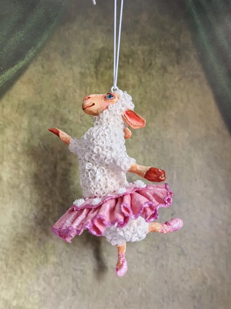 Ватная игрушка «Овечка балерина»