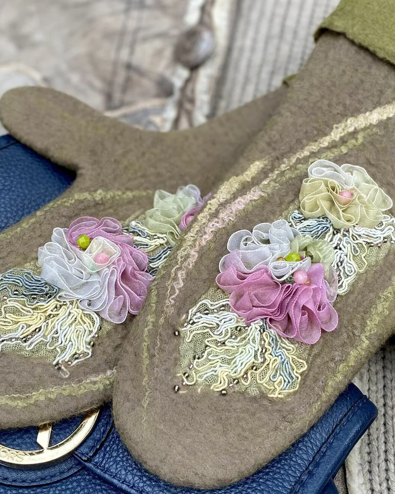 варежки валяные «Winter flowers»