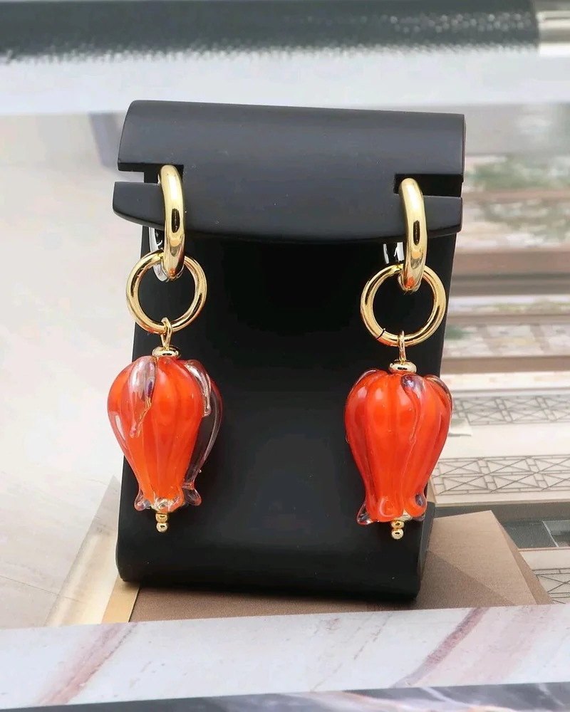Серьги-кольца с цветами лэмпворк — Красный