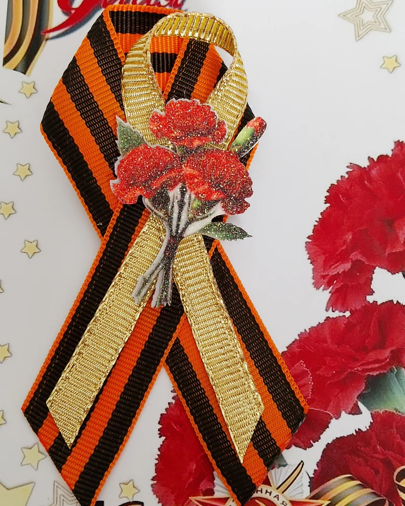 Георгиевская брошь "Гвоздика"