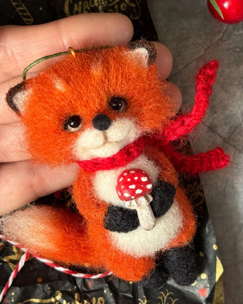 Ёлочная игрушка Лиса с мухомором