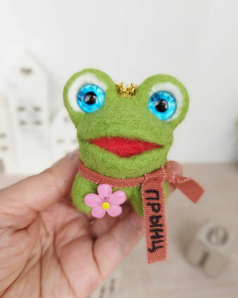 Царевна лягушка игрушка из шерсти, Маленький лягушонок
