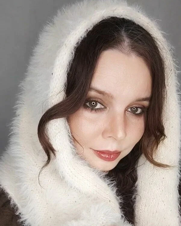 Косынка вязаная пушистая с пайетками