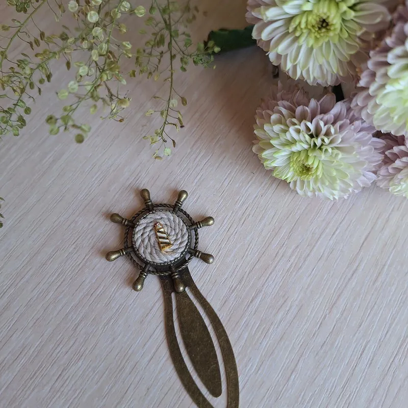 Закладка для книги с подвеской