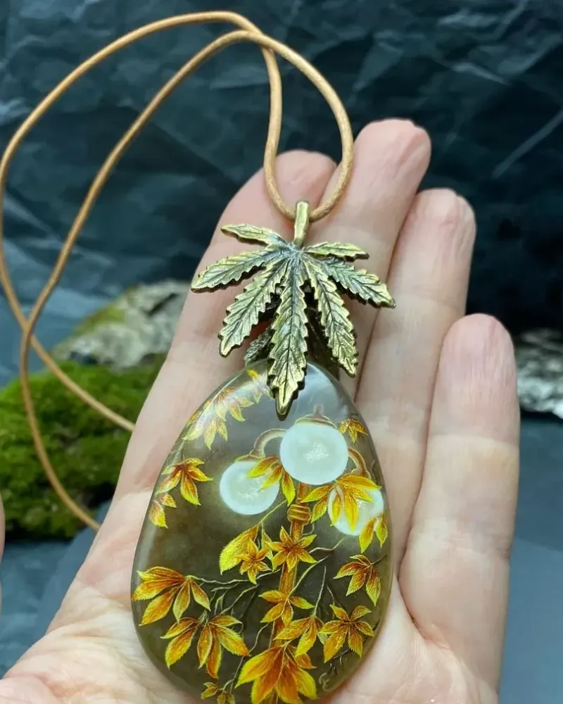 Кулон из латуни с лаковой миниатюрой Фонарь