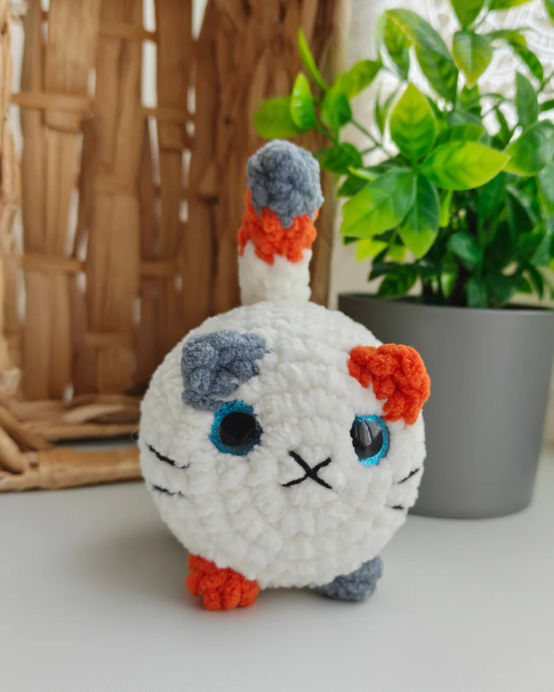 Коты буханки из плюшевой пряжи