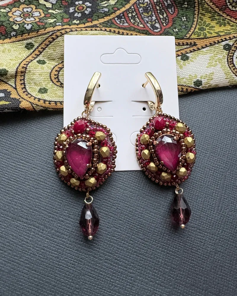 Серьги из бисера с кристаллами