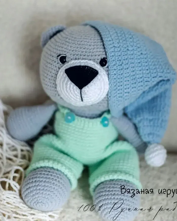 Вязаная игрушка медвежонок — мятный