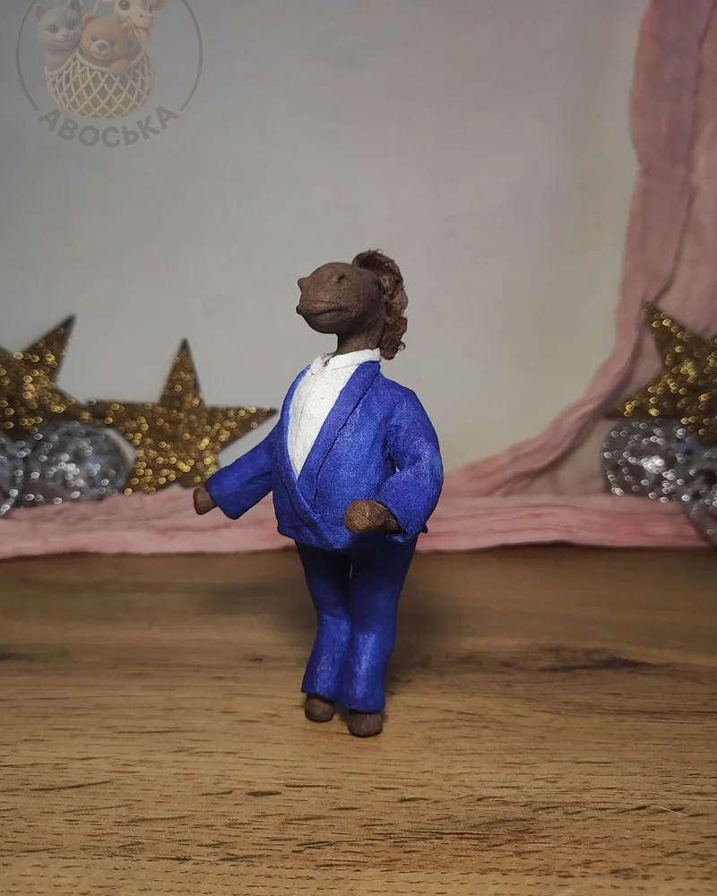 Ватная игрушка «Конь в костюме»