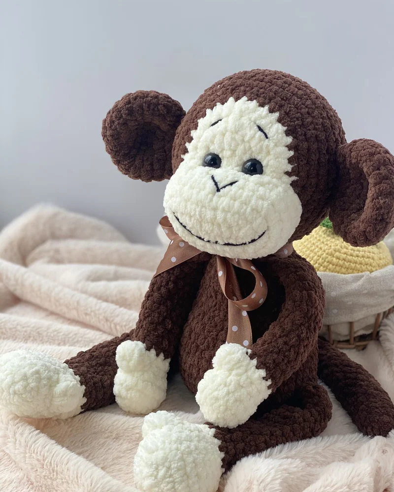Вязаная коричневая обезьянка амигуруми