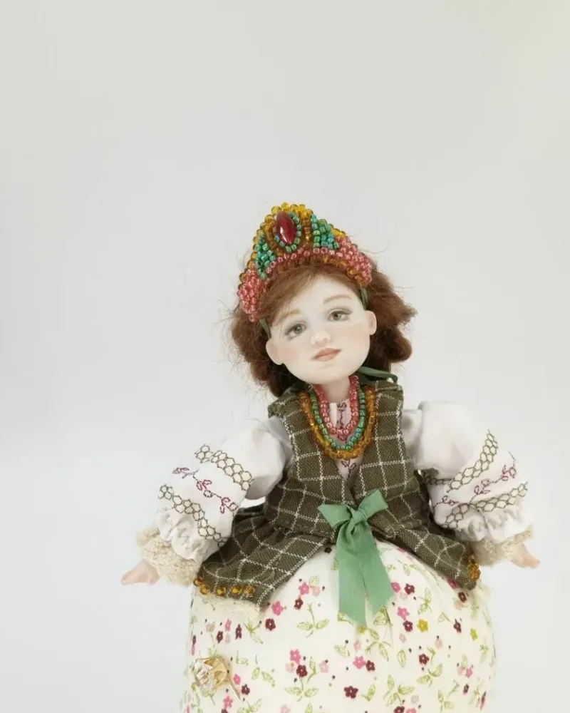 Кукла-игольница фарфоровая в русском костюме, 18 см
