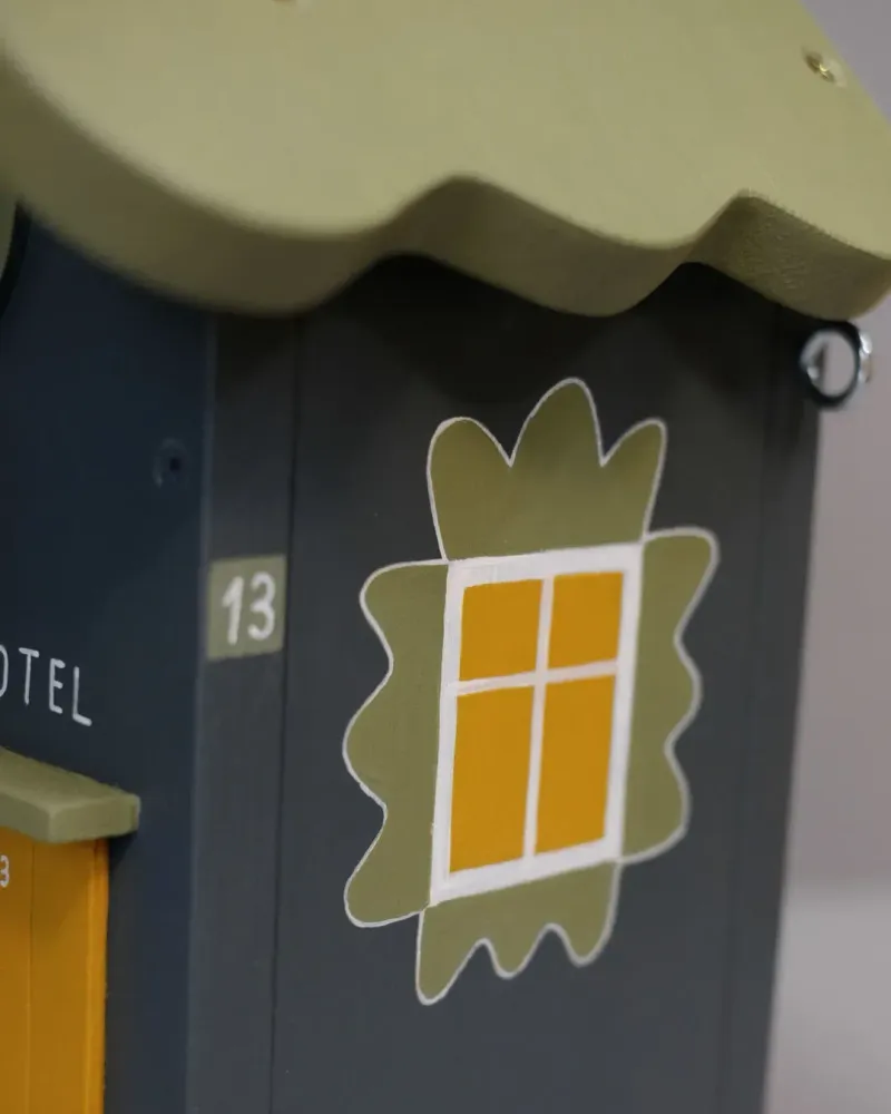 Скворечник — набор «сделай сам» с контурами и красками — Hotel, серый