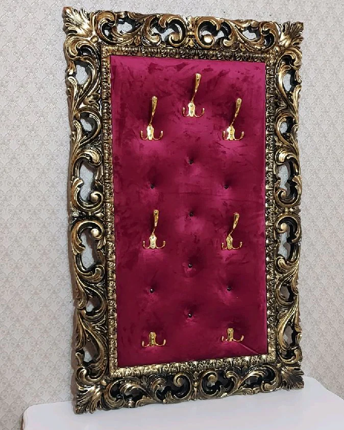 Вешалка настенная в резной раме 105 см (золото) — Основной