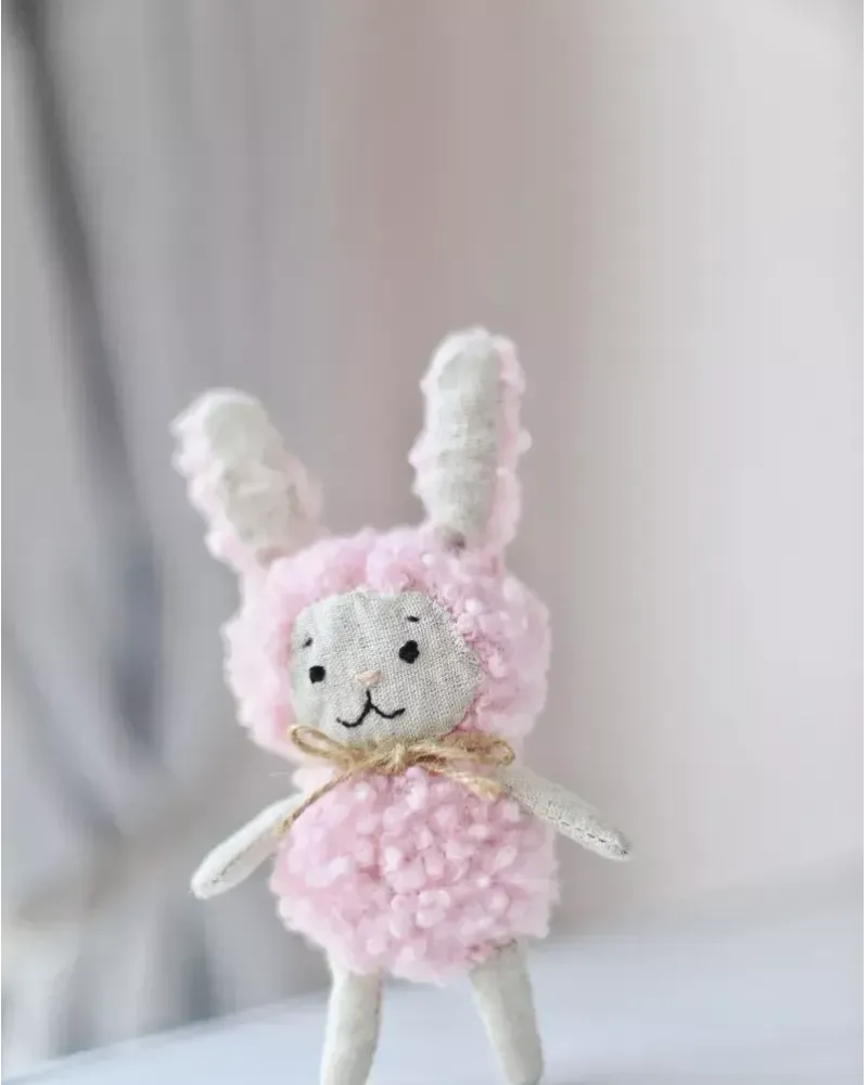 Зайчик маленький из меха и хлопка, розовый — Основной